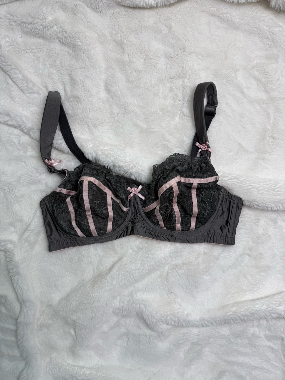 Cake Gray Bra with Pale Pink Trim